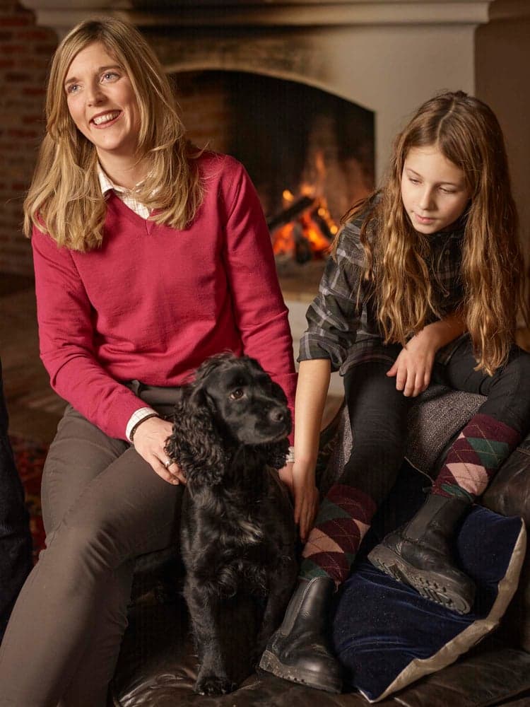 Blaise V-Neck Merino Pullover Women Cherry Red, view: 1